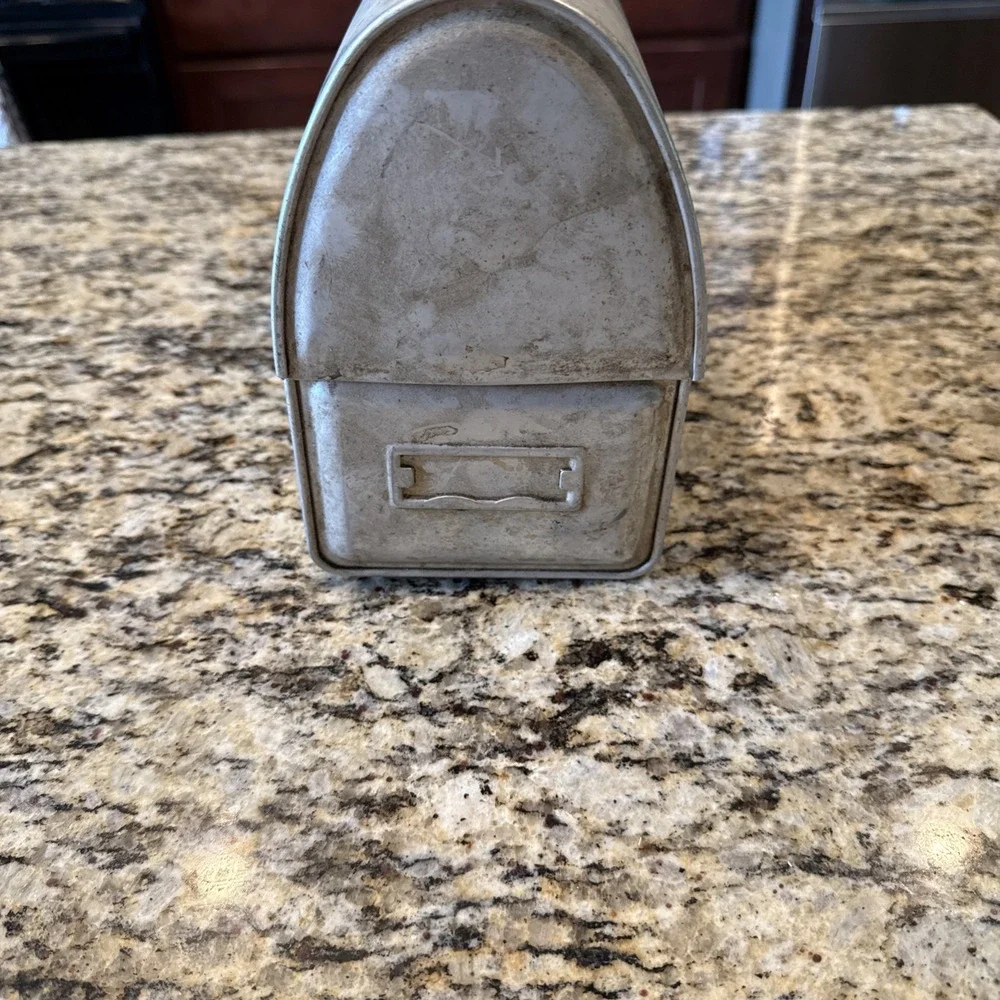 Vintage Aluminum workers or miners Thermos Lunch Bucket w/ thermos No safety pin
